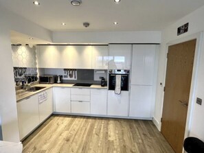 Fridge, microwave, oven, dishwasher - für 2 Personen ca. 300 m² in London-Harrow, London by Interhome (Harrow)