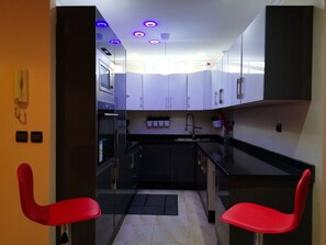 Fridge, microwave, cookware/dishes/utensils - Bel Appartement Möbliert by Interhome (Casablanca)