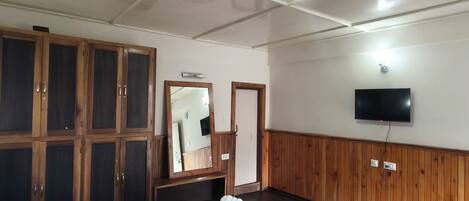 Espacio para trabajar con laptop y wifi gratis