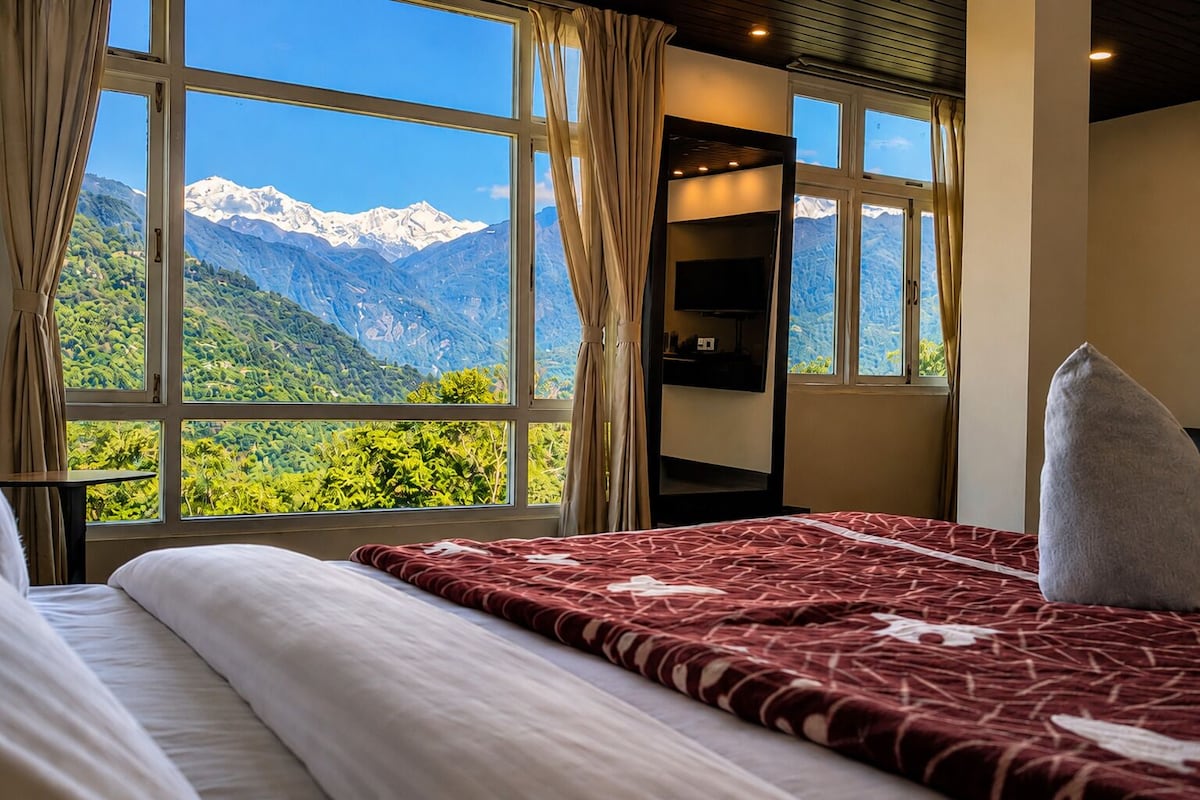 Habitación doble de lujo, vista a la montaña | Espacio para trabajar con laptop, insonorización y wifi gratis