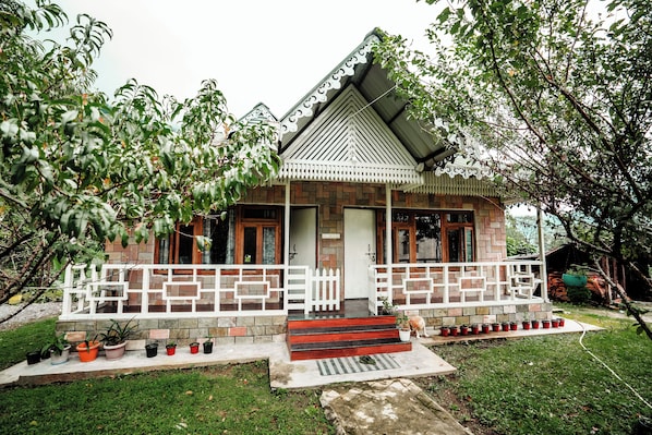 Deluxe Double Room, Mountain View | Front of property