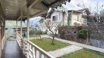 ํ
๋ผ์ค/ํํฐ์ค