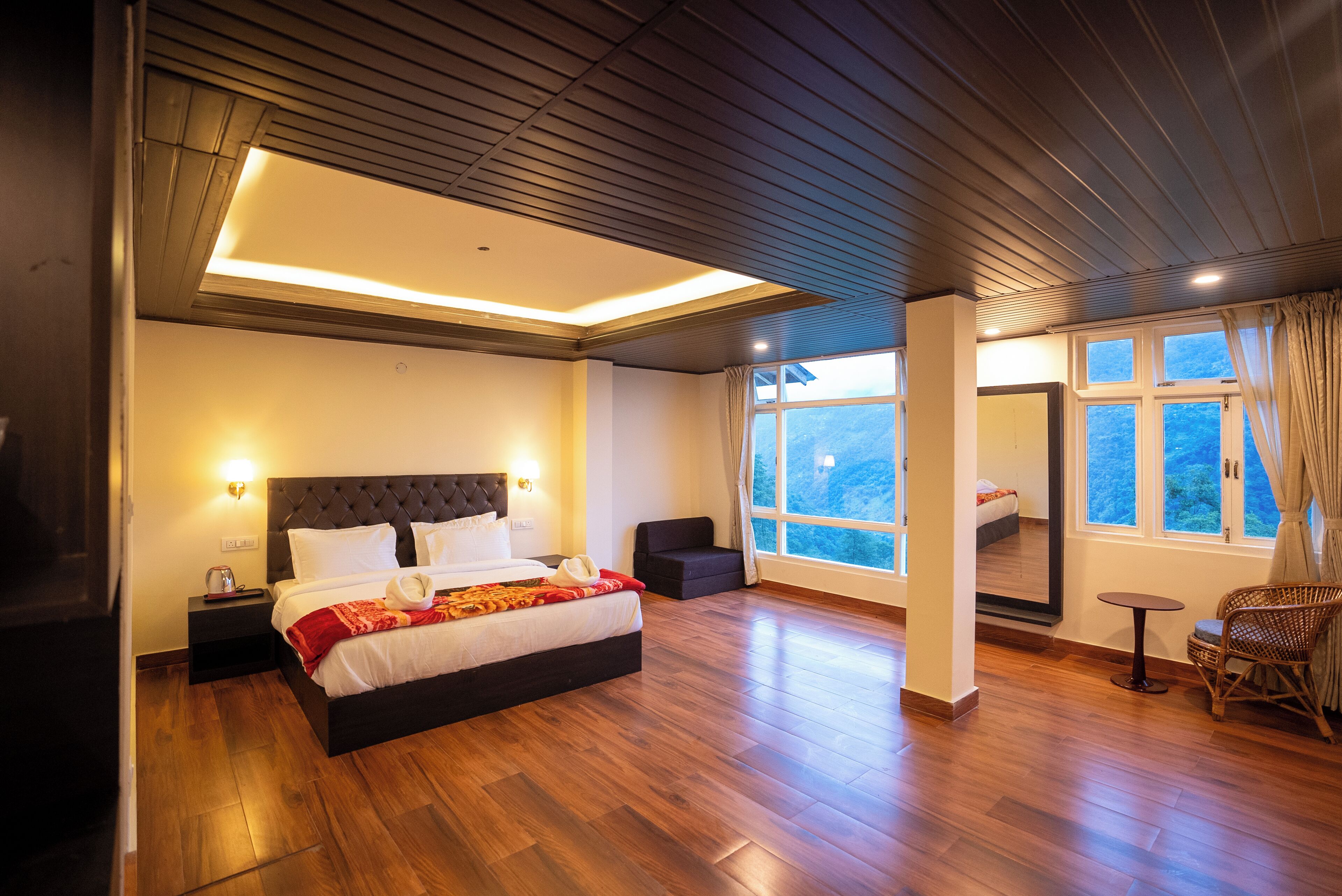 Laptop workspace, soundproofing, free WiFi