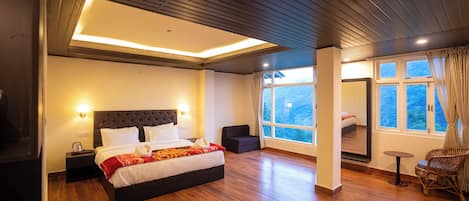 Laptop workspace, soundproofing, free WiFi