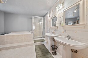 Shower, towels - 247 Mingo Loop | Snowmobile Access (Rangeley)