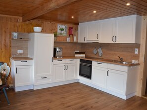 Fridge, oven, dishwasher, cookware/dishes/utensils - Suntiger by Interhome (Mörtschach)