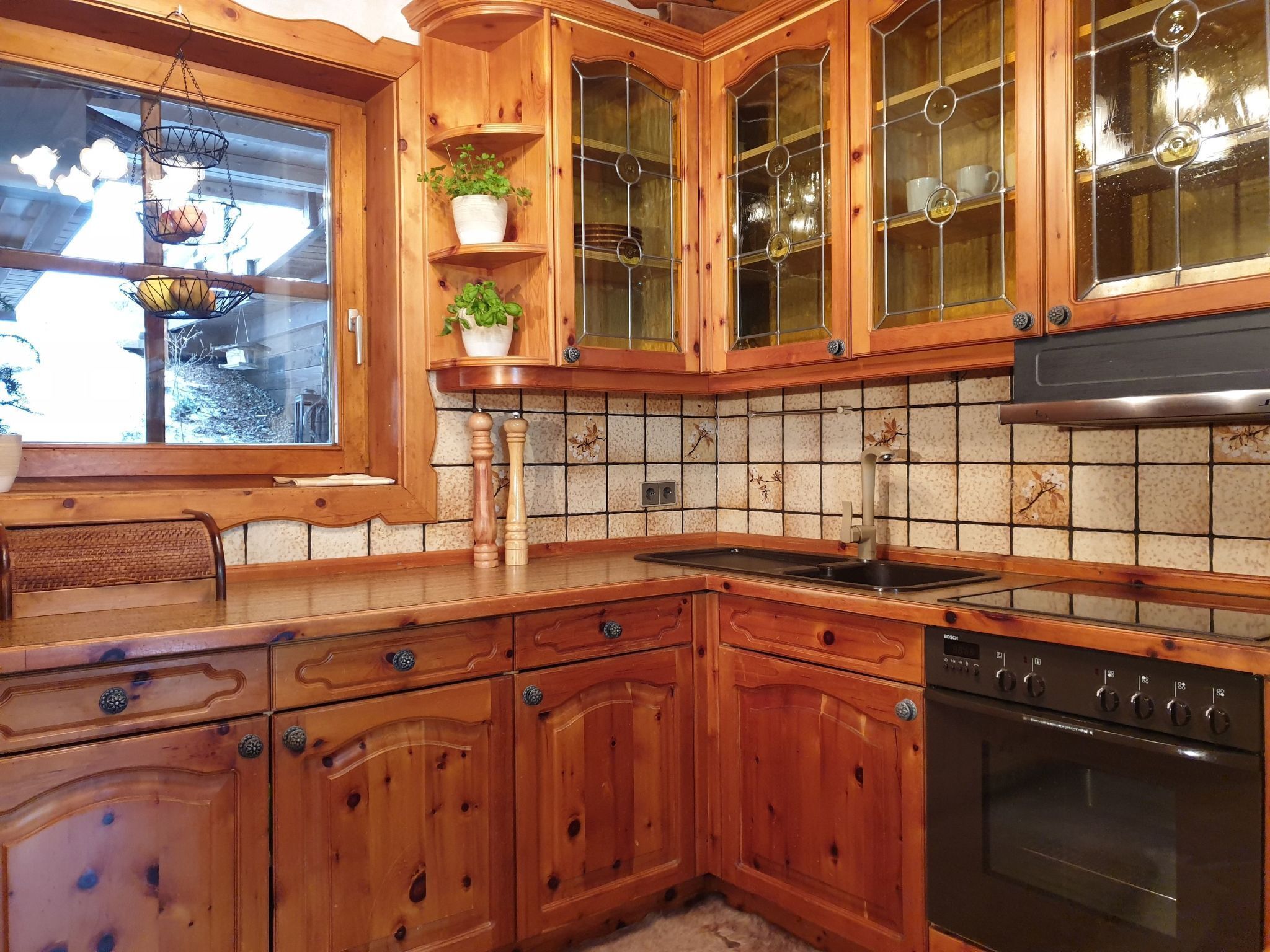 ثلاجة، ميكروويف، فرن، غسالة أطباق