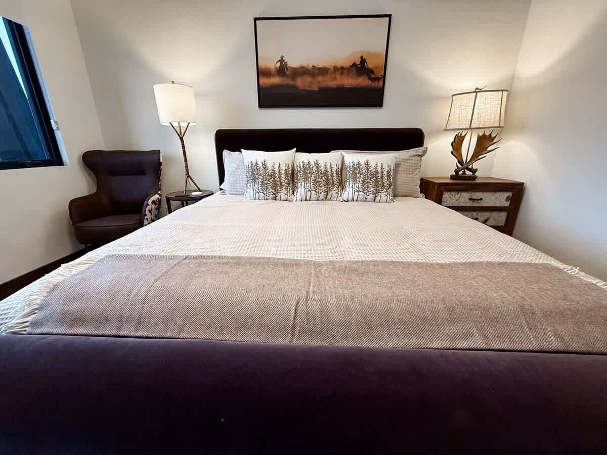 4 bedrooms, iron/ironing board, free WiFi, bed sheets