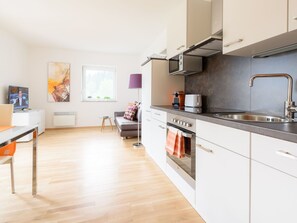 Kühlschrank, Mikrowelle, Ofen, Geschirrspüler