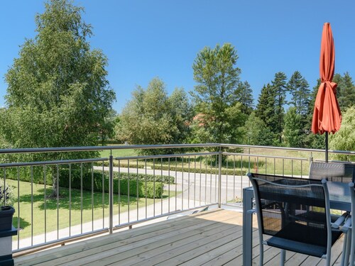 Stylisches Ferienappartment mit zwei Balkonen by Interhome