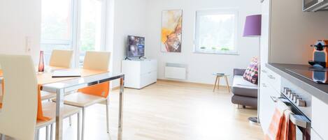 Kühlschrank, Mikrowelle, Ofen, Geschirrspüler