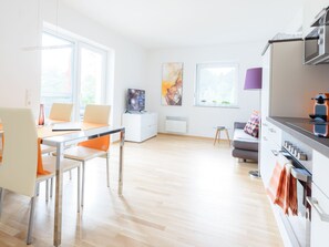 Kühlschrank, Mikrowelle, Ofen, Geschirrspüler