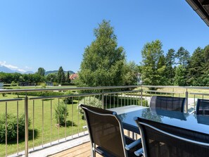 Outdoor dining - Stilvolles Appartment für sechs Personen by Interhome (Klopeiner See)