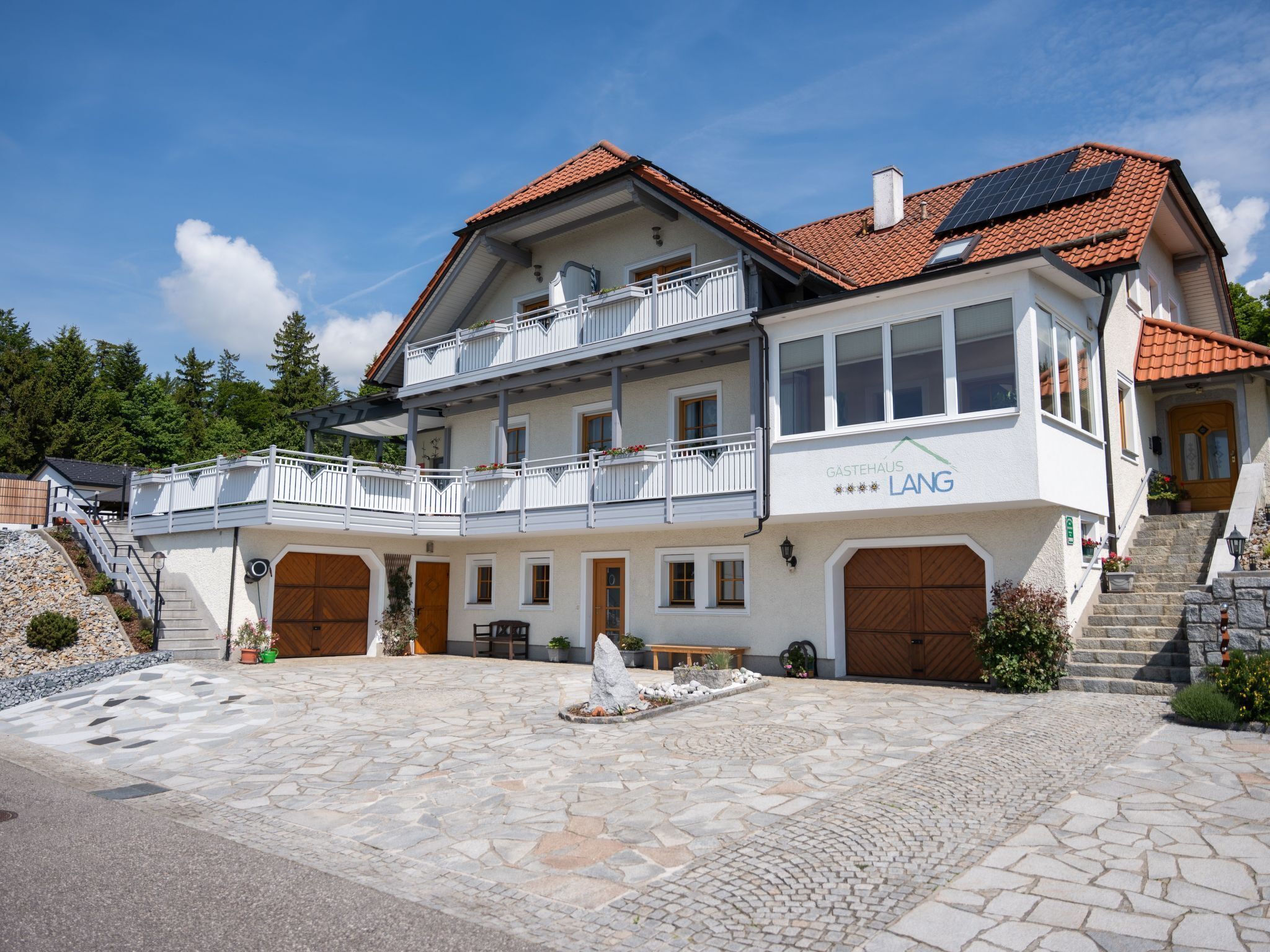 المنشأة من الخارج