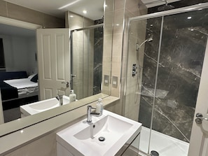 Bathroom - King's Cross Nest Inn Studio Apartments (London)