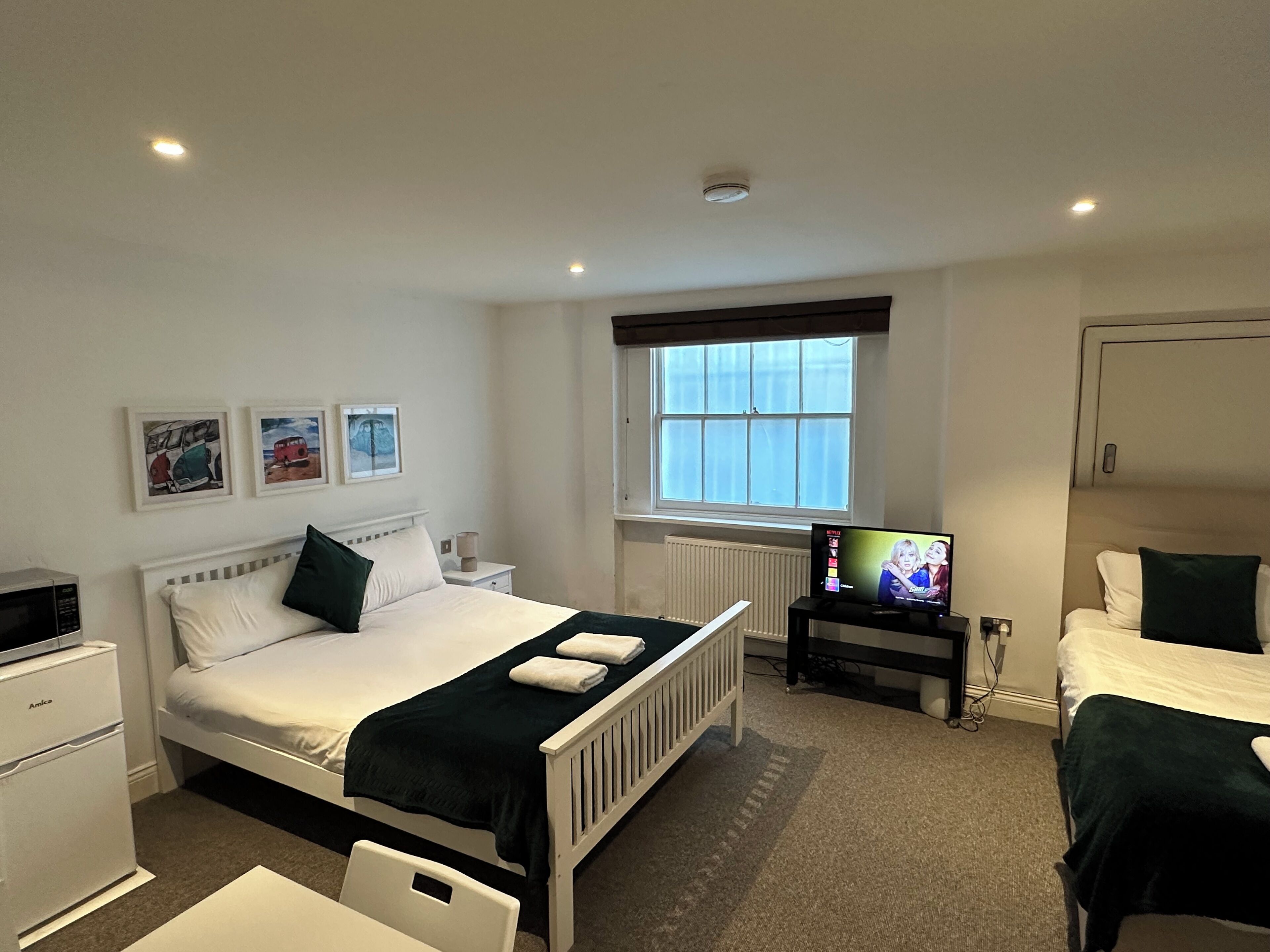 Standard Studio | Blackout curtains, iron/ironing board, free WiFi