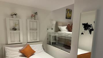 Comfort Studio | Blackout curtains, iron/ironing board, free WiFi