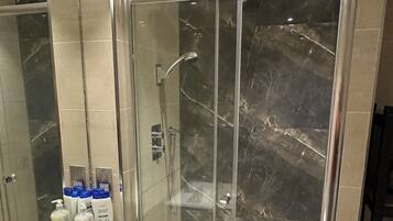 Standard Studio | Bathroom