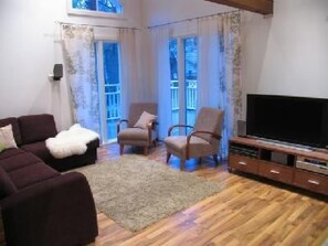 TV, fireplace, DVD player