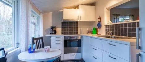 冰箱、微波炉、烤箱、厨具/餐具