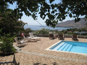 A heated pool - mit Privatpool für 8 Personen  + 1 Kind ca. 80 m² in Posidonia, Kykladen ( by Interhome (Syros)