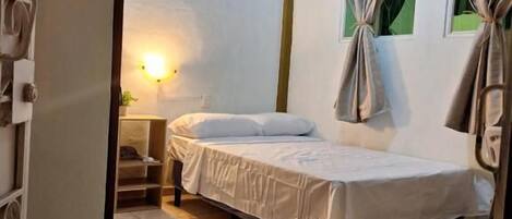 Duntäcken, minibar, arbetsyta för laptop och gratis wi-fi