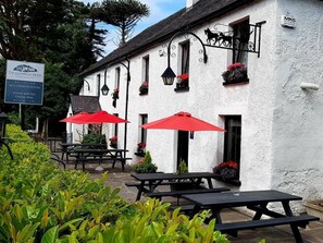 Outdoor dining - Minie's Cottage Wild Atlantic Way by Interhome (Dingle)