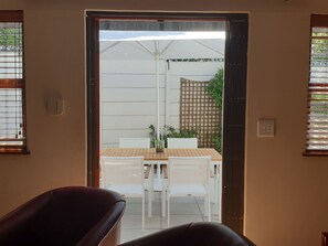 Dining - in Kirstenhof mit Privatem Garten by Interhome (Kapstadt)
