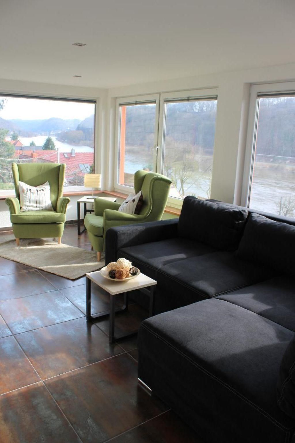 Fernseher, Kamin, DVD-Player