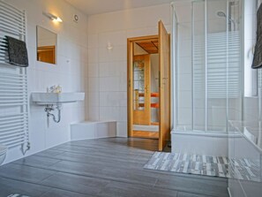 Bathroom - Wohnung in Mönkebude mit Terrasse und Grill by Interhome (Altwarp)