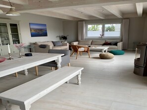 Tv och eldstad