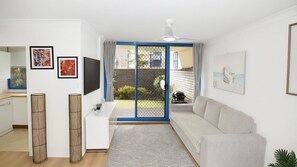 TV - Easy Access Ground Floor Apartment (The Entrance)