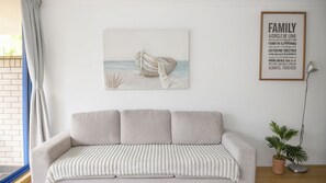 TV - Easy Access Ground Floor Apartment (The Entrance)