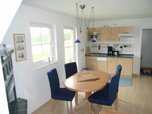 Fridge, microwave, oven, dishwasher - Appartement in Koserow mit Garten und Terrasse by Interhome (Koserow)