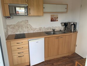 Kühlschrank, Mikrowelle, Ofen, Geschirrspüler