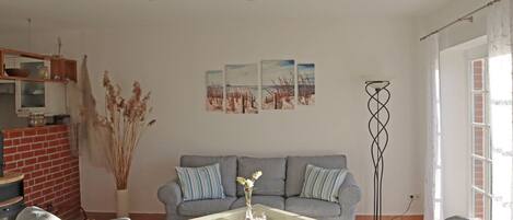 Fireplace, DVD player