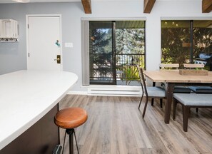 Dining - Après Haus: 3BD/3BA w/ Pool, Hot Tubs, Sauna & Free Vail + BC Shuttle (Avon)