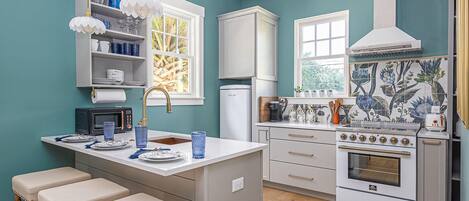 Four Ă micro-ondes, un four, surface de cuisson, lave-vaisselle