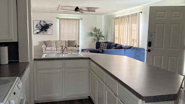 Unclassified image, 1 of 10, button - Lovely 2-bedroom cottage with AC in charming Bentonville (Bentonville)