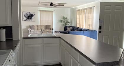 Lovely 2-bedroom cottage with AC in charming Bentonville