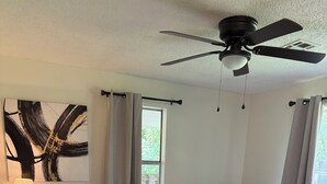 Unclassified image, 5 of 10, button - Lovely 2-bedroom cottage with AC in charming Bentonville (Bentonville)
