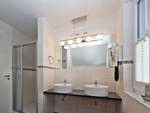 Bathroom - Kapitänshaus in Glowe by Interhome (Glowe)