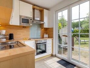Fridge, microwave, oven, dishwasher - Fischerhus by Interhome (Glowe)