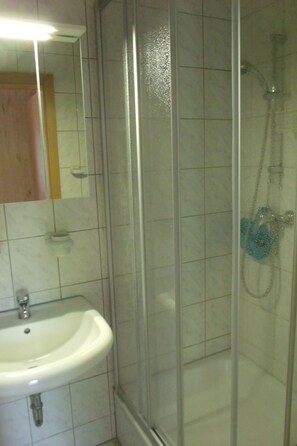 Bathroom - Ferienappartementhaus Nordlicht auf Rügen by Interhome (Breege)
