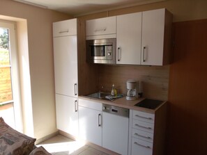 Fridge, microwave, dishwasher, cookware/dishes/utensils - Windland by Interhome (Breege)