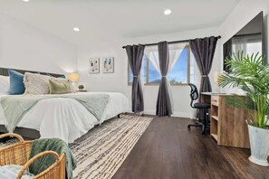 4 Schlafzimmer, Bügeleisen/Bügelbrett, Reisekinderbett, WLAN