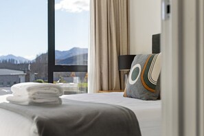 2 habitaciones, tabla de planchar con plancha, wifi y ropa de cama