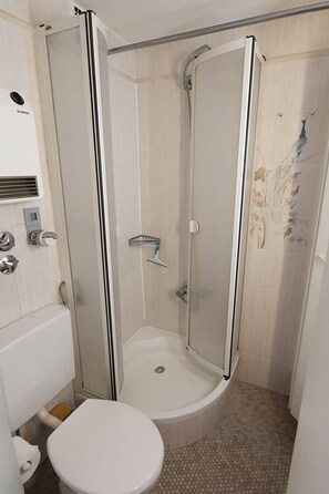 Bathroom - Studio in Tiefenbach mit Sauna und Schwimmbad by Interhome (Oberstdorf)