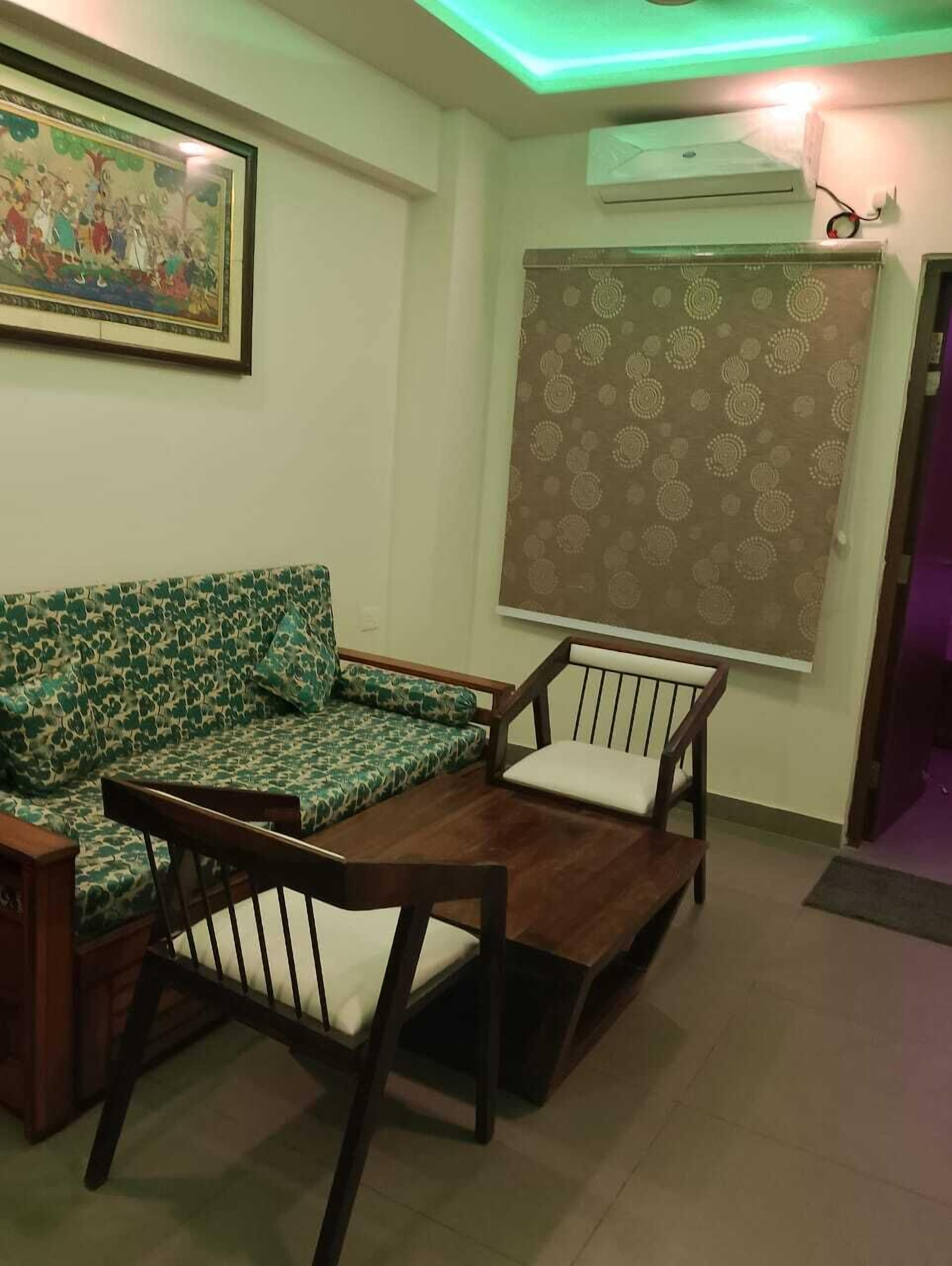 Luxury Apartment, City View | Living area