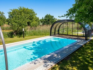 A heated pool - Hübsches Reetdachhaus Seestern by Interhome (Alt Jassewitz)